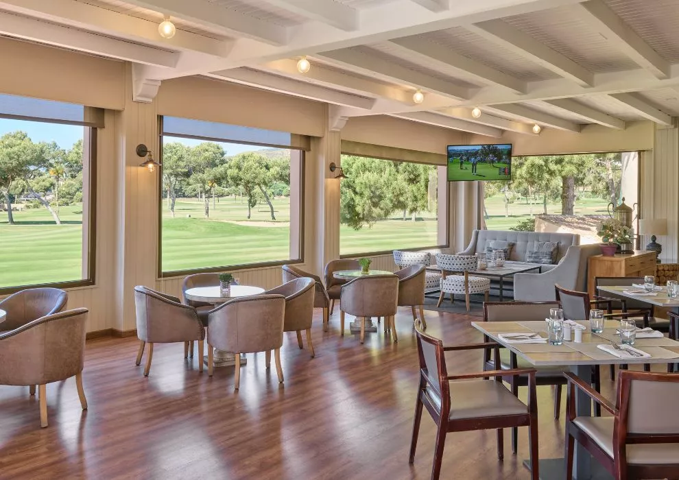 Interior 37 Spike & Sports Bar - Grand Hyatt La MAnga Club Golf & Spa